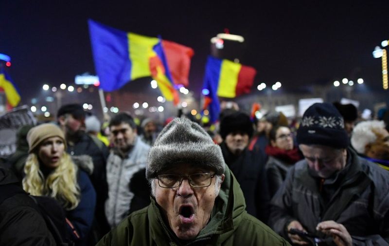 People take part in a protest in front of the government headquarters in Bucharest against the controversial decree to pardon corrupt politicians and decriminalize other offenses on February 2, 2017. 
Around 60,000 people rallyed in Bucharest for a third day in a row after a controversial law giving pardon to corruption crimes was adopted by emergency order late evening on Januarz 31, 2017.  / AFP PHOTO / DANIEL MIHAILESCU