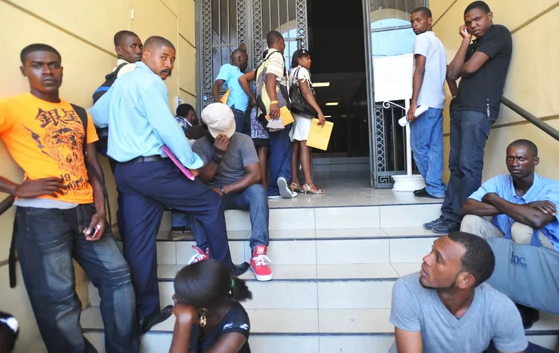 Haitians line up on October 9, 2012 at the Brazilian Embassy in Port-au-Prince seeking visas to enter the South American nation. In January 2012, Brazil adopted measures limiting visas for Haitians to 100 per month. The measures includes 2,400 humanitarian visas to Haitians already in Brazil, allowing them to remain and work indefinitely.     AFP PHOTO/THONY BELIZAIRE (Photo by THONY BELIZAIRE / AFP)