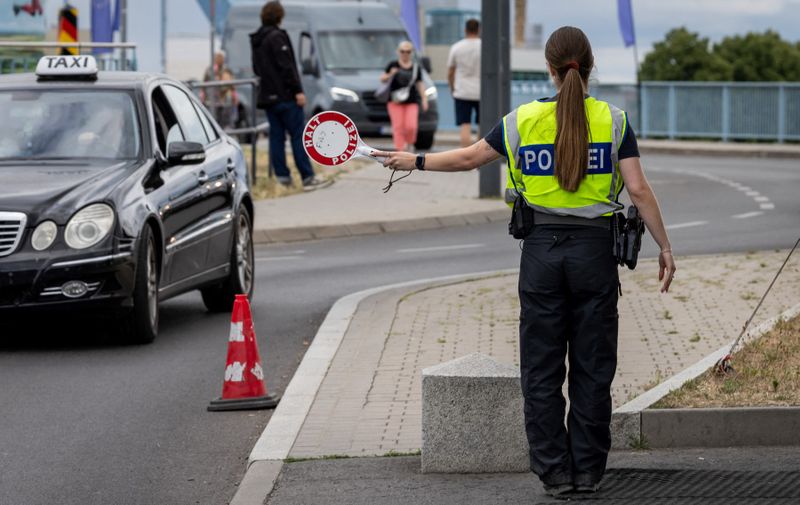 Police Signalling Disc Njemačka kontrolira vozače koji toče gorivo u susjednim zemljama ...