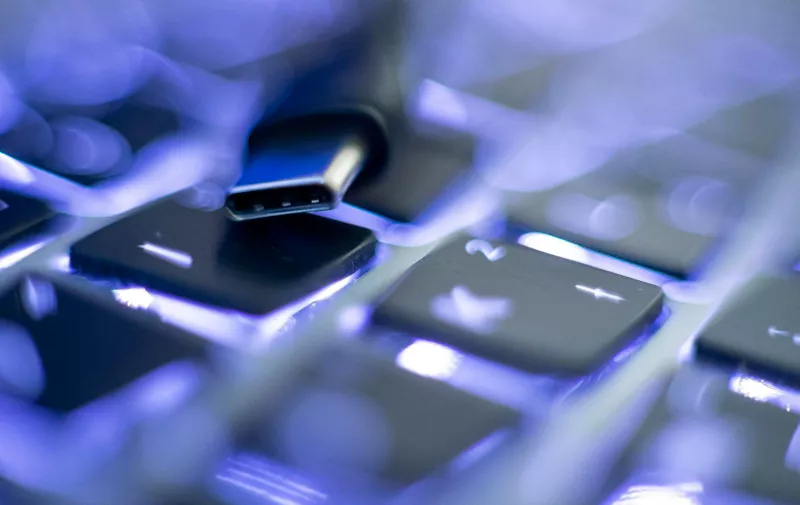 23.09.2021., Sarajevo, Bosna i Hercegovina - Europska komisija priprema zakon o univerzalnom punjacu za mobitele.r Photo: Armin Durgut/PIXSELL