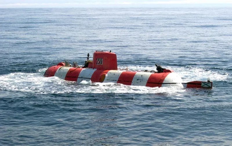 A picture taken 07 August 2005 shows the Russian deep-water submersible vehicles AS-28 "Priz" just as it floats back to the surface after being rescued by a British remote-controlled vehicle. Chaos and secrecy marked Russian attempts to rescue the seven submariners trapped under the Pacific Ocean and only the arrival of British experts saved their lives, Russian newspapers said. 
AFP PHOTO / British Ministry of Defense / Jonathan Holloway / POOL (Photo by JONATHAN HOLLOWAY / BRITISH MINISTRY OF DEFENSE POOL / AFP)
