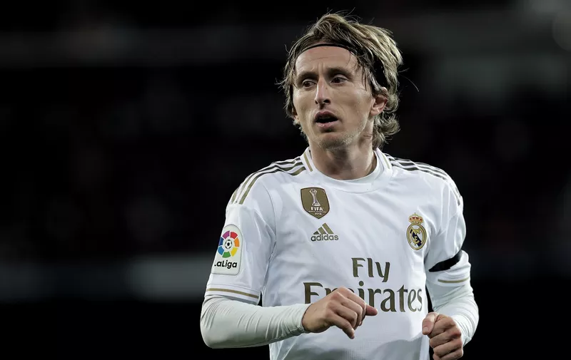 MADRID, SPAIN - NOVEMBER 23: Luka Modric of Real Madrid CF in action during the La Liga match between Real Madrid CF and Real Sociedad at Estadio Santiago Bernabeu on November 23, 2019 in Madrid, Spain. (Photo by Gonzalo Arroyo Moreno/Getty Images)