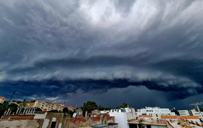 06.08.2023., Pula: Oblaci nad Pulom najavljivali nevrijeme, koje je i ovaj put zaobislo najveci grad istarskog poluotoka. Photo: Sasa Miljevic / PIXSELL/PIXSELL