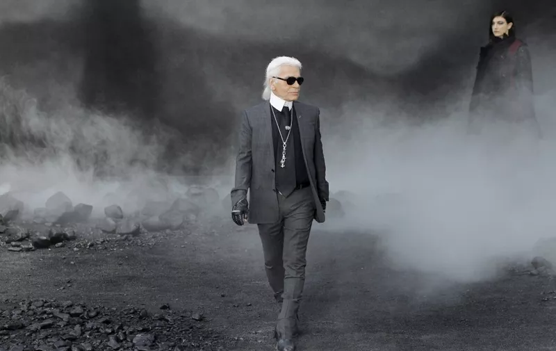 German designer Karl Lagerfeld acknowledges the public following the Chanel Autumn/Winter 2011-2012 ready-to-wear collection show on March 8, 2011 in Paris. AFP PHOTO/Patrick Kovarik (Photo by PATRICK KOVARIK / AFP)