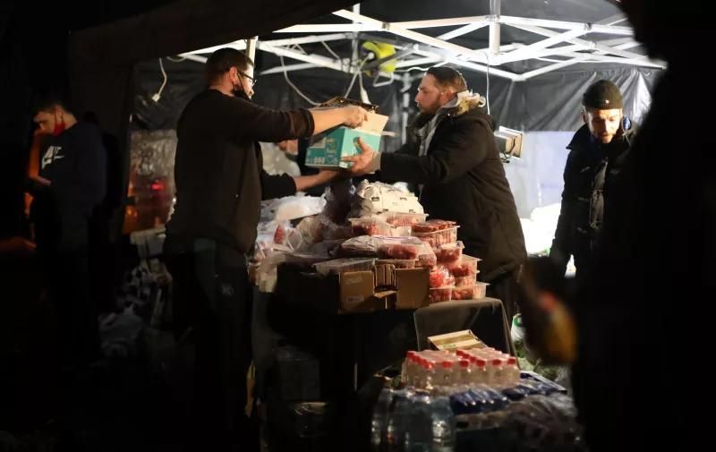 29.12.2020., Petrinja - Sakupljanje potrepstina i pomoci za osobe stradale u potresu u Sisku i Petrinji. Photo: Borna Filic/PIXSELL