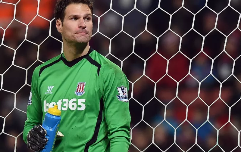 Stoke City's Bosnian goalkeeper Asmir Begovic has a drink during the English Premier League football match between Stoke City and Manchester City at the Britannia Stadium in Stoke-on-Trent, central England, on February 11, 2015. Manchester City won the game 4-1. AFP PHOTO / PAUL ELLIS

RESTRICTED TO EDITORIAL USE. No use with unauthorized audio, video, data, fixture lists, club/league logos or live services. Online in-match use limited to 45 images, no video emulation. No use in betting, games or single club/league/player publications.