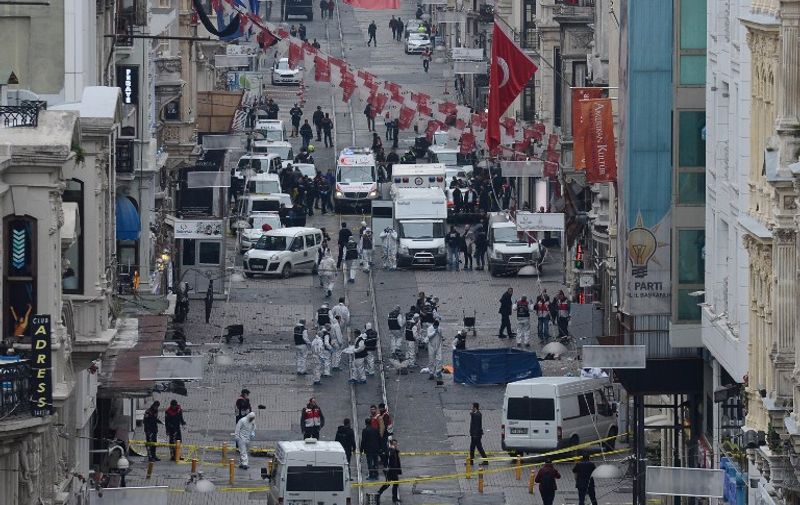 Turkish police, forensics and emergency services work on the scene of an explosion on the pedestrian Istiklal avenue in Istanbul on March 19, 2016.
Four people, including the bomber, were killed and twenty others injured in a suicide attack on a major shopping street in Istanbul on Saturday, the city governor reported. / AFP / Bulent KILIC