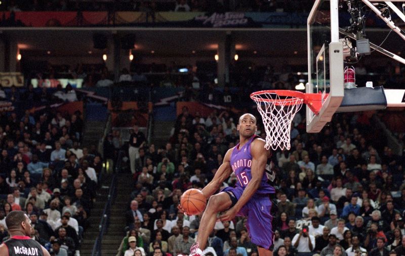 13 Feb 2000: Vince Carter #15 of the Toronto Raptors jumps to dunk the ball during the NBA All - Star Weekend Slam Dunk Contest at the Oakland Coliseum in Oakland, California.