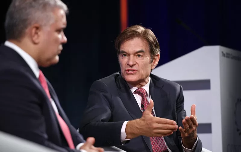 NEW YORK, NEW YORK - SEPTEMBER 21: Dr. Mehmet Oz (R), Professor of Surgery, Columbia University speaks onstage during the 2021 Concordia Annual Summit - Day 2 at Sheraton New York on September 21, 2021 in New York City.   Riccardo Savi/Getty Images for Concordia Summit/AFP (Photo by Riccardo Savi / GETTY IMAGES NORTH AMERICA / Getty Images via AFP)