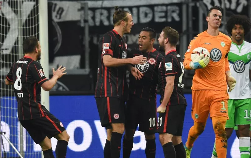 Eintracht Frankfurt's Szabolcs Huszti (l-r), scorer Alexander Meier, Marco Fabian and Marc Stendera reacts after 1-1 goal near VfL Wolfsburg's Dante (R) and goalkeeper Diego Benaglio on Januray 25, 2016 in Frankfurt am Main during        German first division Bundesliga match.  / AFP / dpa / Arne Dedert / Germany OUT - NO Getty Images/AFP (GTYXTRA-PH) / RESTRICTIONS: DURING MATCH TIME: DFL RULES TO LIMIT THE ONLINE USAGE TO 15 PICTURES PER MATCH AND FORBID IMAGE SEQUENCES TO SIMULATE VIDEO. == RESTRICTED TO EDITORIAL USE == FOR FURTHER QUERIES PLEASE CONTACT DFL DIRECTLY AT + 49 69 650050
 /
