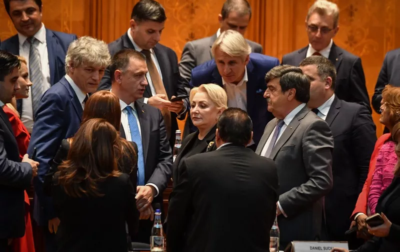 Romanian Prime Minister Viorica Dancila (C) is sourrounded by members of her cabinet after the government was toppled by a non-confidence vote at the Romanian Parliament October 10, 2019 in Bucharest. - Romania's beleaguered left-wing government collapsed in a no-confidence vote, paving the way for the president to appoint a new prime minister. (Photo by Daniel MIHAILESCU / AFP)