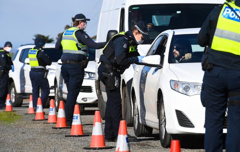 Police conduct roadside checks on the outskirts of Melbourne on July  9, 2020 on the first day of the citys new lockdown after an outbreak of the COVID-19 coronavirus. - Five million people in Australia's second-biggest city began a new lockdown, returning to tough restrictions just weeks after they ended as Melbourne grapples with a resurgence of coronavirus cases. (Photo by William WEST / AFP)