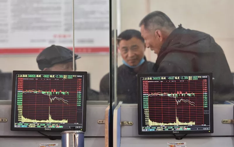 Investors monitor stock price movements at a securities company in Fuyang, in China's eastern Anhui province on February 24, 2022. (Photo by AFP) / China OUT