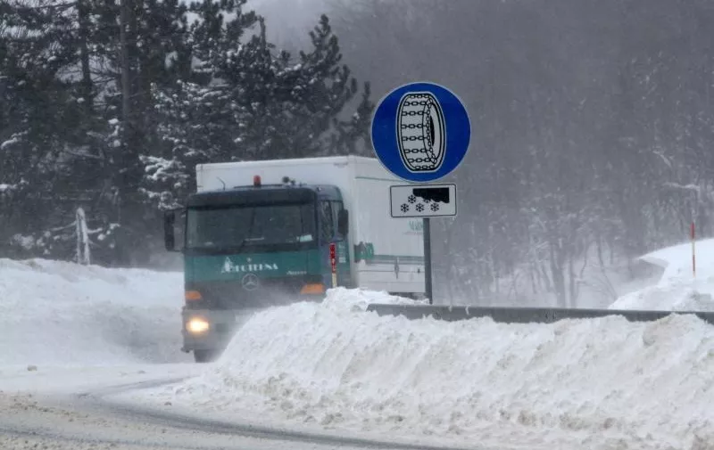 05.02.2015. Gornje Jelenje - Snijeg i vjetar otezavaju promet starom cestom kroz Gorski kotar.
Photo: Goran Kovacic/PIXSELL