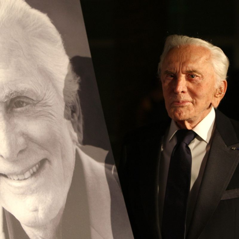 SANTA BARBARA, CA - OCTOBER 02:  Actor Kirk Douglas arrives at the SBIFF's 3rd Annual "Kirk Douglas Award For Excellence in Film" held at the Biltmore Four Seasons Hotel on October 2, 2008 in Santa Barbara, California.  (Photo by Alberto E. Rodriguez/Getty Images)