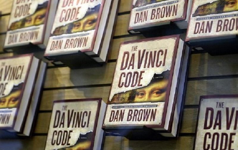 Copies of the illustrated deluxe version of Dan Brown's "The Da Vinci Code"  fill one of the display cases at Borders Books 15 December, 2004 in Washington, DC.  "The Da Vinci Code" is a best seller for the second consecutive year. More than 17 million copies have been printed so far, 10 million for the United States alone. Columbia Pictures bought the rights for "The Da Vinci Code" for six million USD and plans to release the movie in May 2006.  AFP PHOTO/TIM SLOAN / AFP PHOTO / TIM SLOAN