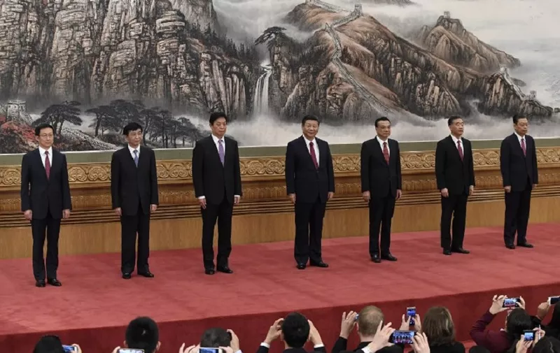 The Communist Party of China's new Politburo Standing Committee, the nation's top decision-making body (L-R) Han Zheng, Wang Huning, Li Zhanshu, Chinese President Xi Jinping, Premier Li Keqiang, Wang Yang, Zhao Leji meet the press at the Great Hall of the People in Beijing on October 25, 2017.
China on October 25 unveiled its new ruling council with President Xi Jinping firmly at the helm after stamping his authority on the country by engraving his name on the Communist Party's constitution. / AFP PHOTO / WANG ZHAO