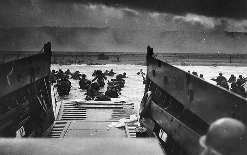 This 06 June, 1944 image courtesy of the National Archives shows US Army troops wading ashore at Omaha Beach in France during the D-Day invasion. 06 June, 2004 marks the 60th anniversary of the infamous invasion that marked the beginning of the end of World War II. AFP PHOTO/HO (Photo by HO / NATIONAL ARCHIVES / AFP)