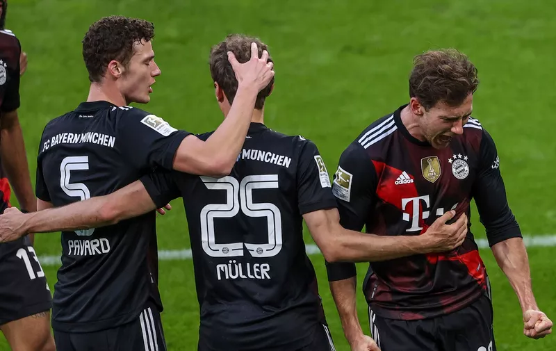 03 April 2021, Saxony, Leipzig: Football: Bundesliga, RB Leipzig - Bayern Munich, Matchday 27 at Red Bull Arena. Munich's midfielder Leon Goretzka (r-l) cheers with Munich's midfielder Thomas M'ller, Munich's defender Benjamin Pavard and Munich's striker Eric Maxim Choupo-Moting for his goal to make it 0:1. IMPORTANT NOTE: In accordance with the regulations of the DFL Deutsche Fu'ball Liga and the DFB Deutscher Fu'ball-Bund, it is prohibited to use or have used photographs taken in the stadium and/or of the match in the form of sequence pictures and/or video-like photo series. Photo by: Alexander Hassenstein/picture-alliance/dpa/AP Images
