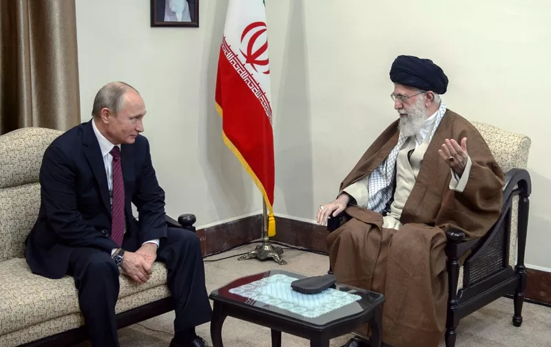 Russian President Vladimir Putin (L) meets with Iran's Supreme Leader Ayatollah Ali Khamenei in Tehran on November 1, 2017. (Photo by Dmitry AZAROV / SPUTNIK / AFP)