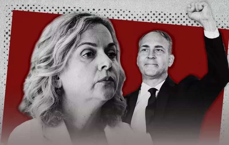 Crno-bijela fotografija žene i muškarca s podignutom šakom na crvenoj podlozi s točkastim uzorkom u pozadini.