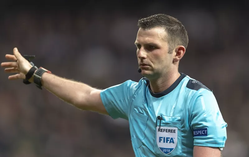Michael Oliver Referee during the Uefa Champions League Quarter-finals , 2st leg, match between Real Madrid 1-3 Juventus at Santiago Bernabeu Stadium on April 11, 2018 in Madrid, Italy. . PUBLICATIONxINxGERxSUIxAUTxHUNxONLY (75951814)
