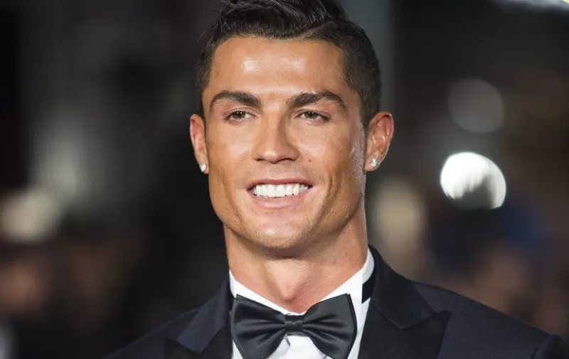 Real Madrid's Portuguese forward Cristiano Ronaldo poses on arrival for the world premiere of the film Ronaldo in central London on November 9, 2015.
AFP PHOTO / JACK TAYLOR / AFP / JACK TAYLOR
