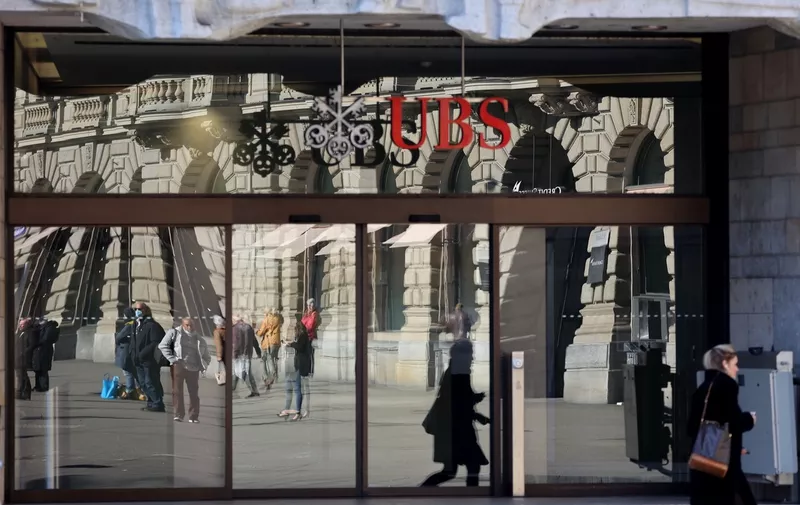 Zürich, SWITZERLAND  -  Headquarters of UBS Bank in « Banhofstrasse » with its café, and the entrance to the "Paradenplatz" in the financial city of Zurich Switzerland. UBS: $7.5 billion profit in 2021 The leading Swiss bank attracted $107 billion in new money last year to manage $4,600 billion in assets. Its net profit is up 14% year-on-year. Switzerland Zurich.

*UK Clients - Pictures Containing Children
Please Pixelate Face Prior To Publication*,Image: 665690305, License: Rights-managed, Restrictions: RIGHTS: WORLDWIDE EXCEPT IN FRANCE, GERMANY, ITALY, POLAND, SPAIN, SWEDEN, SWITZERLAND, Model Release: no, Pictured: UBS Bank