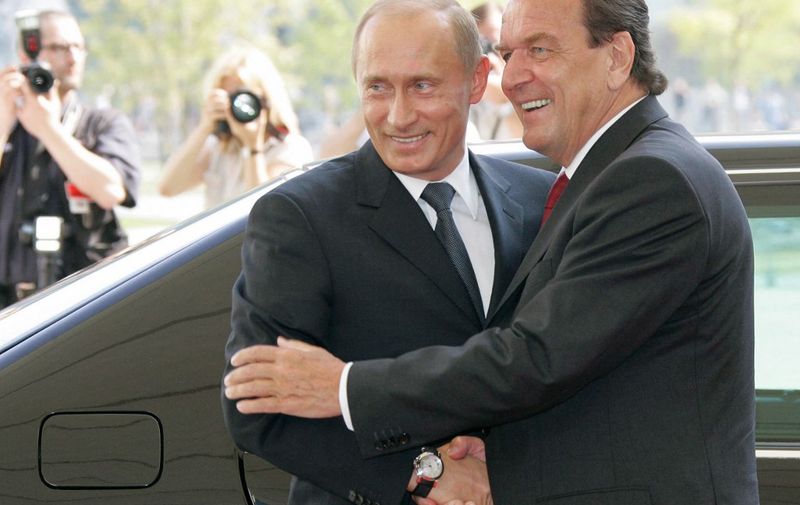 German Chancellor Gerhard Schroeder (R) greets Russian President Vladimir Putin 08 September 2005 at the Chancellory in Berlin. Putin is to to oversee the signing of an agreement to build a multibillion-dollar pipeline, linking Russia with western Europe, just 10 days before the 18 September 2005 German general elections. AFP PHOTO /PRESIDENTIAL PRESS SERVICE / ITAR-TASS (Photo by VLADIMIR RODIONOV / ITAR-TASS / AFP)