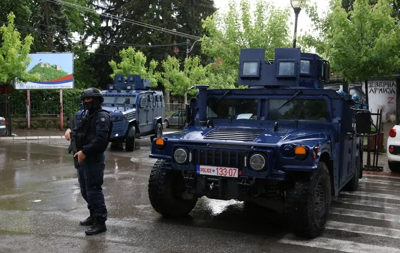 MITROVICA, KOSOVO - MAY 26: Special units of the Kosovo police take security measures around the Zvecan Town Hall in Mitrovica, Kosovo on May 26, 2023.Kosovo President Vjosa Osmani said Friday that police action was legitimate after tensions mounted in northern municipalities as local Serbs in Zvecan clashed with police outside the administration building. Erkin Keci / Anadolu Agency (Photo by Erkin Keci / ANADOLU AGENCY / Anadolu via AFP)