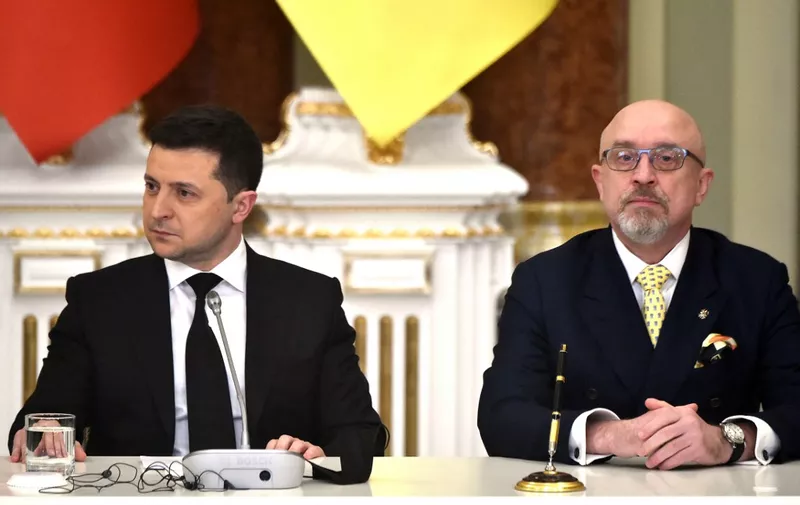 Ukrainian President Volodymyr Zelensky (L) and Ukrainian Defence Minister Oleksiy Reznikov look on during the document signing after talks with his Turkish counterpart in Kyiv on February 3, 2022. - Turkish President Recep Tayyip Erdogan offered on February 3, 2022 on a visit to Kyiv to hold a Ukraine-Russia summit, as EU leaders stepped up outreach to the Kremlin to defuse fears Moscow could invade. (Photo by Sergei SUPINSKY / AFP)