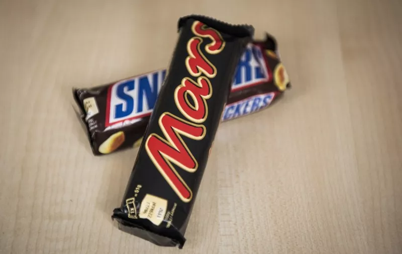 A Mars and a Snickers bar can be seen in Berlin on February 23, 2016.


"All sweets of the brand Mars and Snickers with a best before date from June 19, 2016 to January 8, 2017 should not be consumed," the company said, adding that the recall also applied to chocolates branded "Milk Way Minis and Celebrations packs".  / AFP / ODD ANDERSEN
