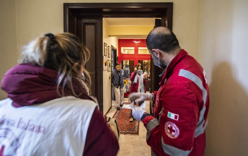 Volunteers of Italian Red Cross during the home delivery service of groceries and medicines to persons alone and unable to move
Coronavirus outbreak, Rome, Italy - 24 Mar 2020, Image: 509483684, License: Rights-managed, Restrictions: , Model Release: no, Credit line: Alessandro Serrano'/AGF / Shutterstock Editorial / Profimedia