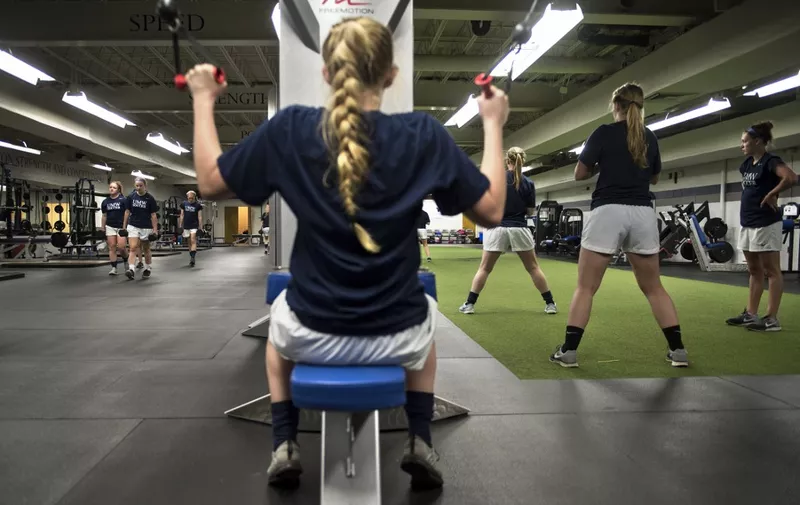 Members of the University of Mary Washington Women's Soccer team workout in a gym during strength training  April 15, 2015 at the University of Mary Washington, a coed school and Division III member of the National Collegiate Athletic Association, in Fredericksburg, Virginia. The 2015 FIFA Women's World Cup, hosted by Canada, will be held from June 6th to July 5th. AFP PHOTO/BRENDAN SMIALOWSKI (Photo by Brendan SMIALOWSKI / AFP)