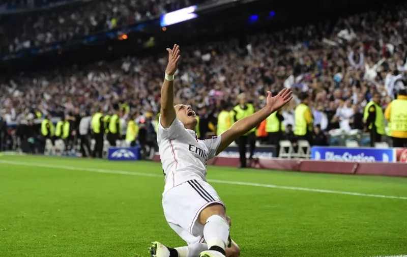 TOPSHOTS Real Madrid&#8217;s Mexican forward Javier Hernandez celebrates after scoring a goal during the UEFA Champions League quarter-finals second leg football match Real Madrid CF vs Club Atletico de Madrid at the Santiago Bernabeu stadium in Madrid on April 22, 2015. AFP PHOTO / PIERRE-PHILIPPE MARCOU