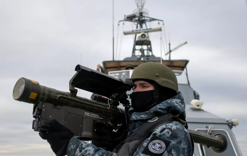 A Ukrainian serviceman holds a MANPADS (Man-Portable Air-Defence Systems) "Stinger" anti-aircraft weapon as they scan for possible air targets, onboard a Maritime Guard of the State Border Service of Ukraine boat as it patrols in the northwestern part of the Black Sea on December 18, 2023, amid the Russian invasion of Ukraine. This boat is part of Kyiv's strategy aimed at keeping the Russian military fleet away from the Ukrainian coast, with the key mission of securing the corridor set up since August between Ukrainian ports in the Odessa region and the Bosphorus Strait, after Moscow slammed the door on an international grain agreement. (Photo by Anatolii Stepanov / AFP)