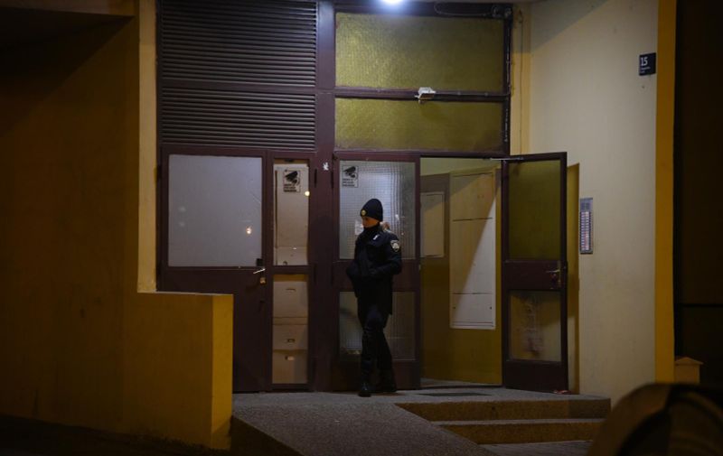 Talacka kriza u zagrebackim Dugavama zavrsena. Muskarca privela policija, ozlijedenih nema.  Photo: Josip Regovic/PIXSELL