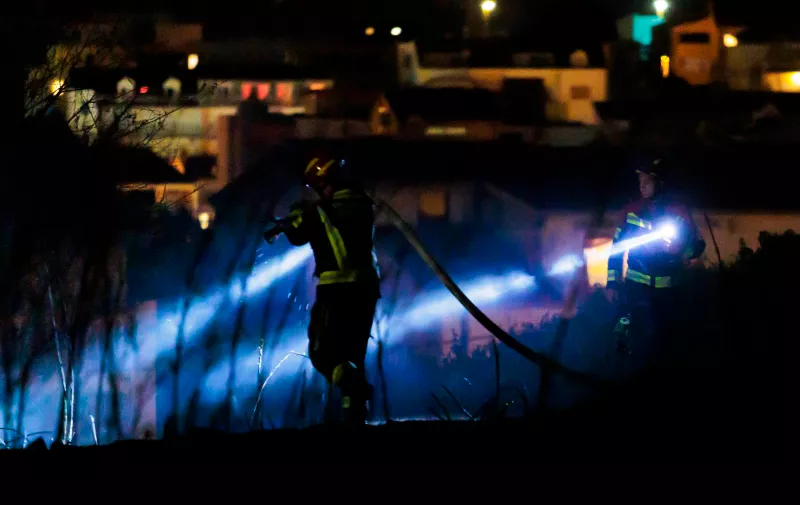 09.08.2022., Split - Pozar koji je kasno navecer izbio u Dragovodama ugasen je od strane vatrogasaca. Photo: Miroslav Lelas/PIXSELL