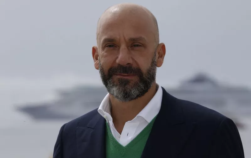 (FILES) In this file photo taken on April 04, 2016 (FILES) In this file photo taken on April 4, 2016 Italian former football player Gianluca Vialli poses for a photocall for a TV serie "Football Nightmares" during the MIPTV, in Cannes, French Riviera. - Former Italy international Gianluca Vialli died, his ex-club Sampdoria said on January 6, 2023. (Photo by VALERY HACHE / AFP)