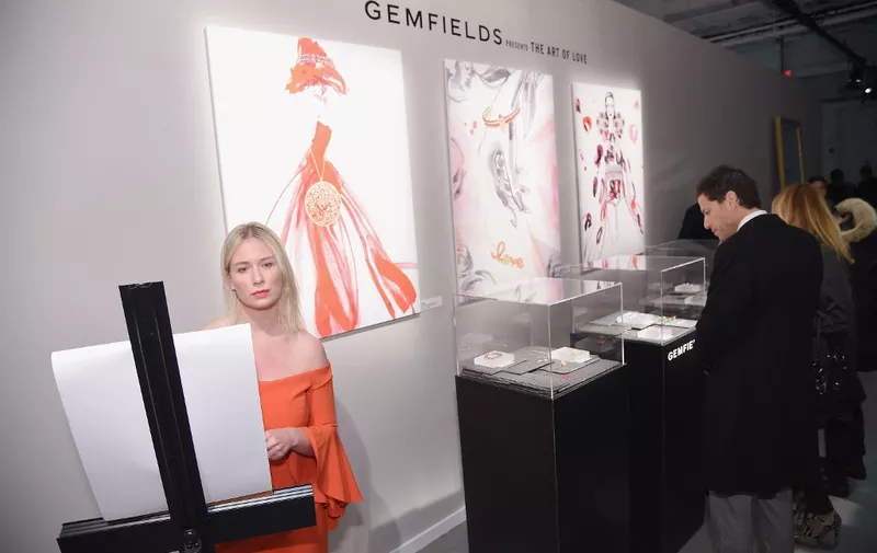 NEW YORK, NY - FEBRUARY 14: An Artist on work on display during the Gemfields Event at Fall 2016 New York Fashion Week at Skylight Clarkson Sq on February 14, 2016 in New York City..   Michael Loccisano/Getty Images/AFP (Photo by Michael loccisano / GETTY IMAGES NORTH AMERICA / Getty Images via AFP)