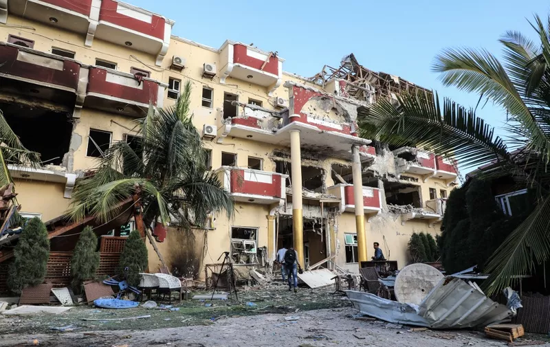 The damaged structure of the Hayat Hotel in Mogadishu is seen on August 21, 2022. - The death toll from a devastating 30-hour siege by Al-Shabaab jihadists at a hotel in Somalia's capital Mogadishu has climbed to 21, Health Minister Ali Haji Adan said Sunday, as anxious citizens awaited news of missing relatives. (Photo by Hassan Ali ELMI / AFP)