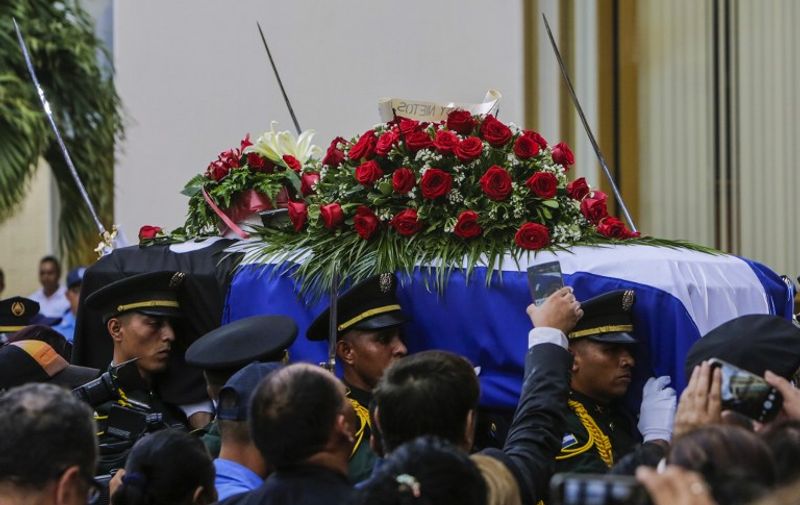 Cadets of the National Police and Army carry the coffin of the late president of the National Assembly, Rene Nunez Tellez, during his wake at the National Assembly in Managua, on September 11, 2016. 
Tellez died on September 10, 2016 from a lung disease in a hospital in San José Costa Rica. / AFP PHOTO / INTI OCON