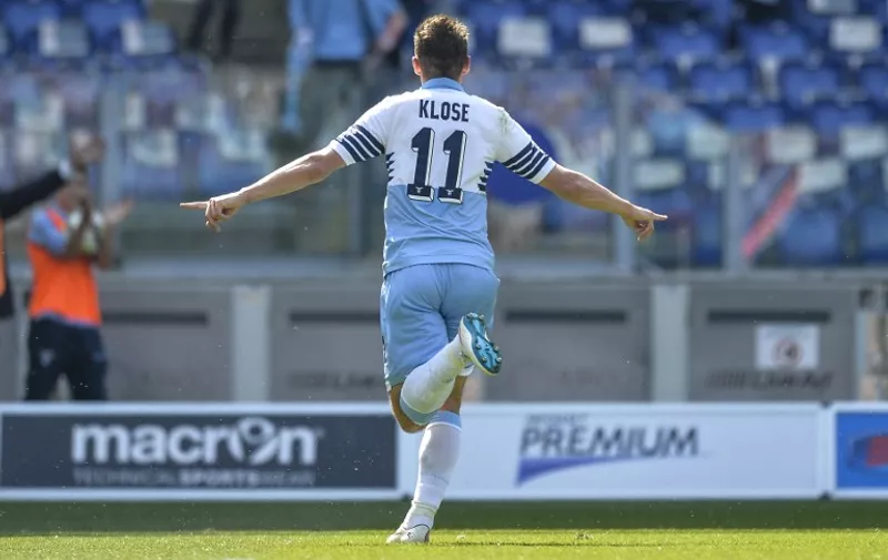 Lazio's forward from Germany Miroslav Klose celebrates after scoring during the Italian Serie A football match Lazio vs Empoli on April 12, 2015 at Rome's Olympic stadium. AFP PHOTO / ANDREAS SOLARO