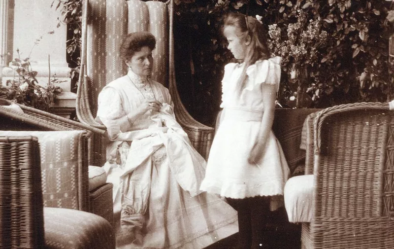 Anastazija s majkom 1908. godine
