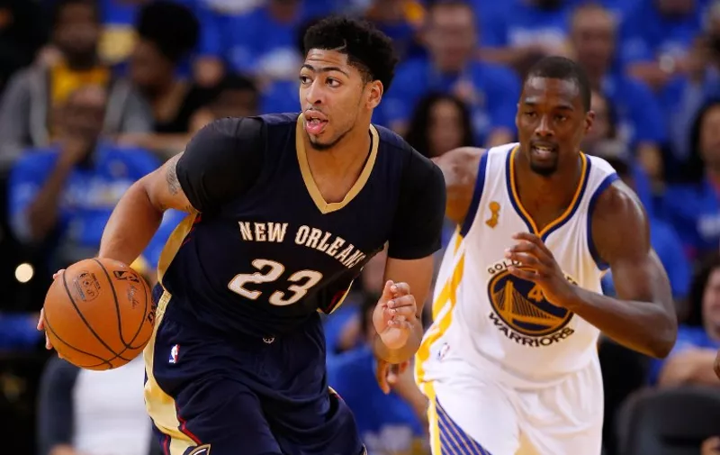 OAKLAND, CA - OCTOBER 27: Anthony Davis #23 of the New Orleans Pelicans brings the ball up court against the Golden State Warriors during the NBA season opener at ORACLE Arena on October 27, 2015 in Oakland, California. NOTE TO USER: User expressly acknowledges and agrees that, by downloading and or using this photograph, User is consenting to the terms and conditions of the Getty Images License Agreement.   Ezra Shaw/Getty Images/AFP