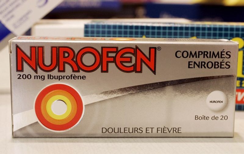 A picture taken 10 June 2005 in Paris of a Nurofen box, one of commonly used painkillers medecines based on Ibuprofen, an anti-inflammatory drug. New study by British researchers points an accusing finger at widely-prescribed types of anti-inflammatories, saying it found evidence that some of these drugs fuel the risk of first-time heart attack. / AFP / JACK GUEZ