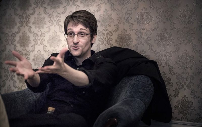 Former US intelligence contractor and whistle blower Edward Snowden is pictured during an interview with Swedish daily newspaper Dagens Nyheter, in Moscow on October 21, 2015. AFP PHOTO / DAGENS NYHETER / LOTTA HARDELIN == SWEDEN OUT , NORWAY OUT , DENMARK OUT == RESTRICTED TO EDITORIAL USE == MANDATORY CREDIT " AFP PHOTO / DAGENS NYHETER / LOTTA HARDELIN " == / AFP PHOTO / DAGENS NYHETER / LOTTA HARDELIN