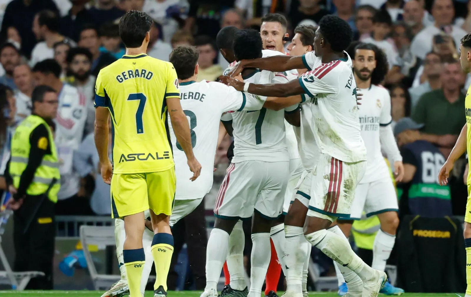 Nevjerojatna scena u Madridu: Vinícius slavio gol s Mourinhom, a onda je uslijedio šok