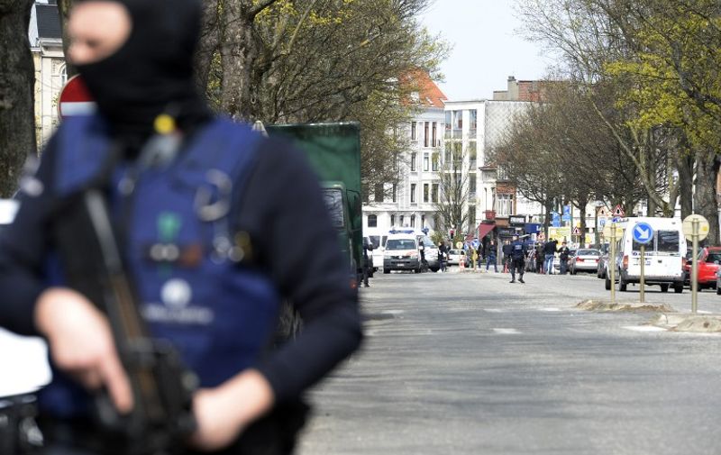 Belgian police officers stand guard in a street in Etterbeek, Brussels, as part of the investigation into the November 13 Paris attacks in which 130 died and the March 22 attacks which left 32 dead in Brussels.
A sixth person was arrested during raids on April 8 over the Brussels airport and metro bombings which netted top Paris attacks suspect Mohamed Abrini, the Belgian prosecutor's office said. The prosecutor had said on April 8 that five people had been been arrested but a spokesman confirmed Saturday that a sixth was being held. / AFP PHOTO / THIERRY CHARLIER