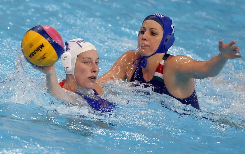 Hungary's Hanna Anna Kisteleki (R) vies for the ball with Netherland's Leonie Van Der Molen (L) during the women's water polo gold medal match between Netherlands and Hungary the European Water polo Championships on January 22, 2016 in Belgrade. / AFP / Stringer